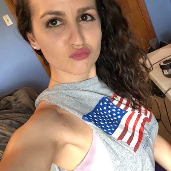 Meet your Posher, Carolyn - Picture 3 of 3